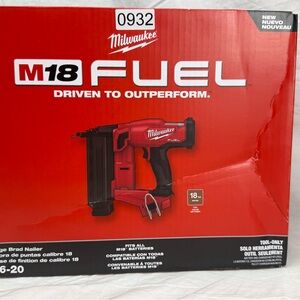 New In The Box Milwaukee 2746-20 M18 FUEL 18V 18 Gauge Brad Nailer - Bare Tool